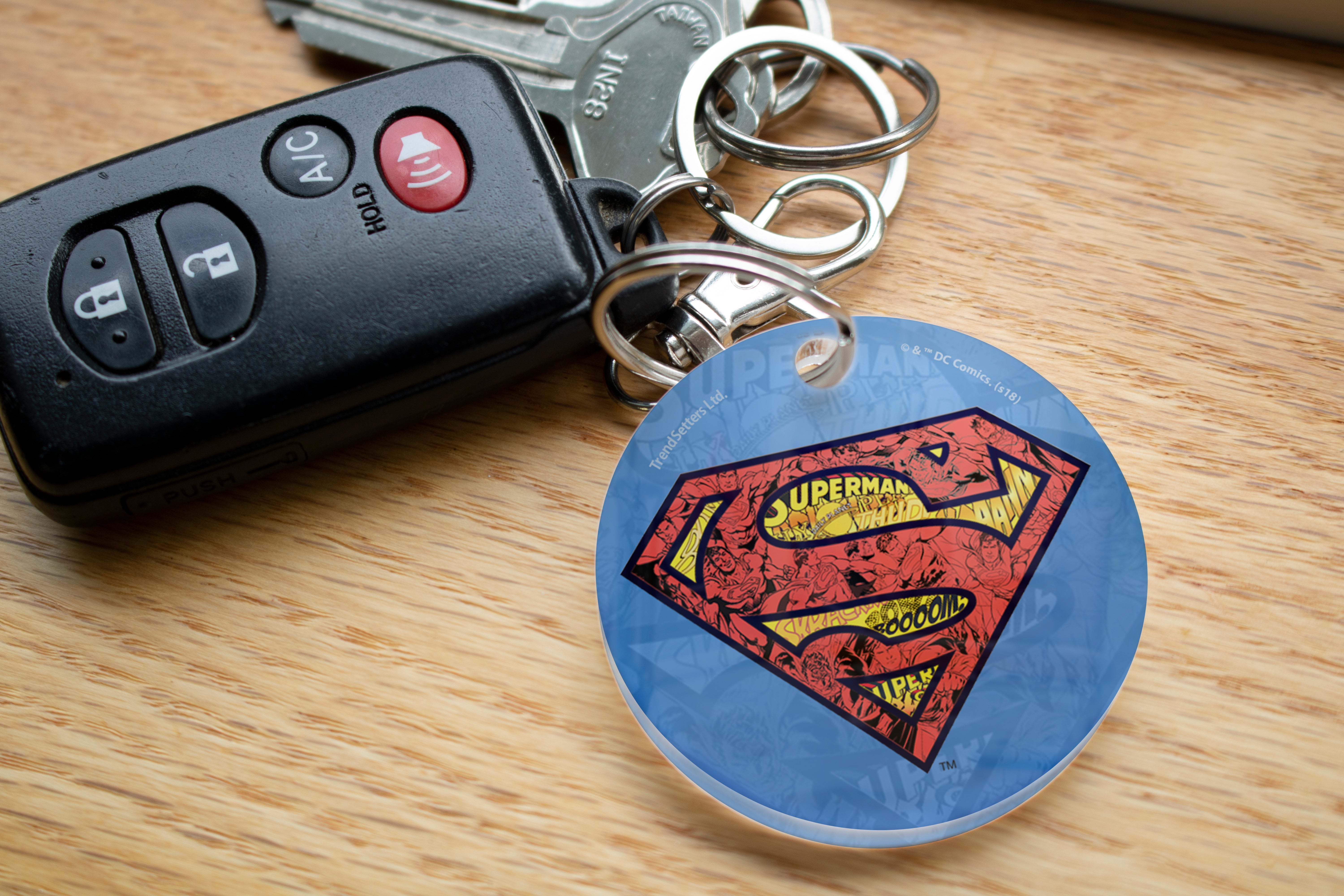 DC Comics (Superman - Graphic Shield) Acrylic Keychain ACPKRCIR400
