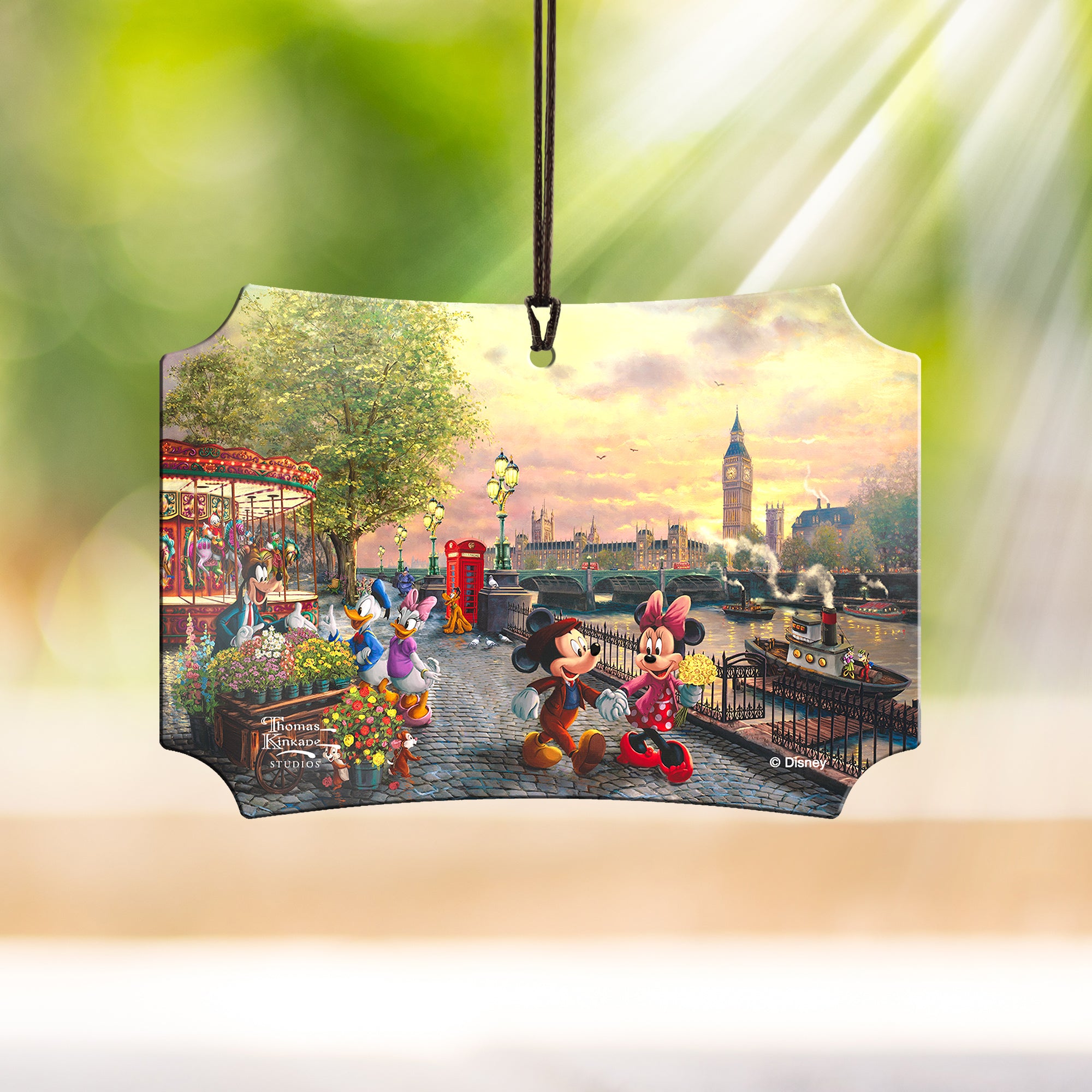 Disney (Mickey and Minnie Mouse in London) Hanging Metal Print AMBERL143