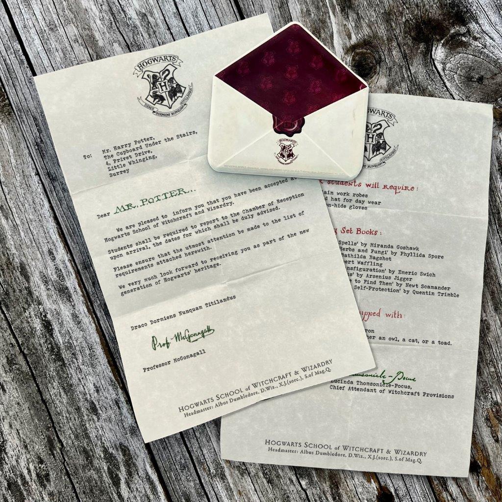 BUNDLE: Harry Potter (Hogwarts Acceptance Letter) Hogwarts Envelope Resin Magnet + Harry Potter (Howler with Letter) 3D Howler Resin Magnet with Removable Scroll