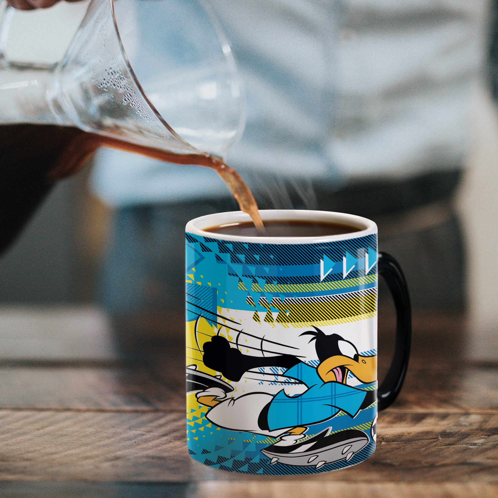 Looney Tunes (Team Argentina Soccer - Daffy Duck) Morphing Mugs® Heat-Sensitive Mug MMUG1474