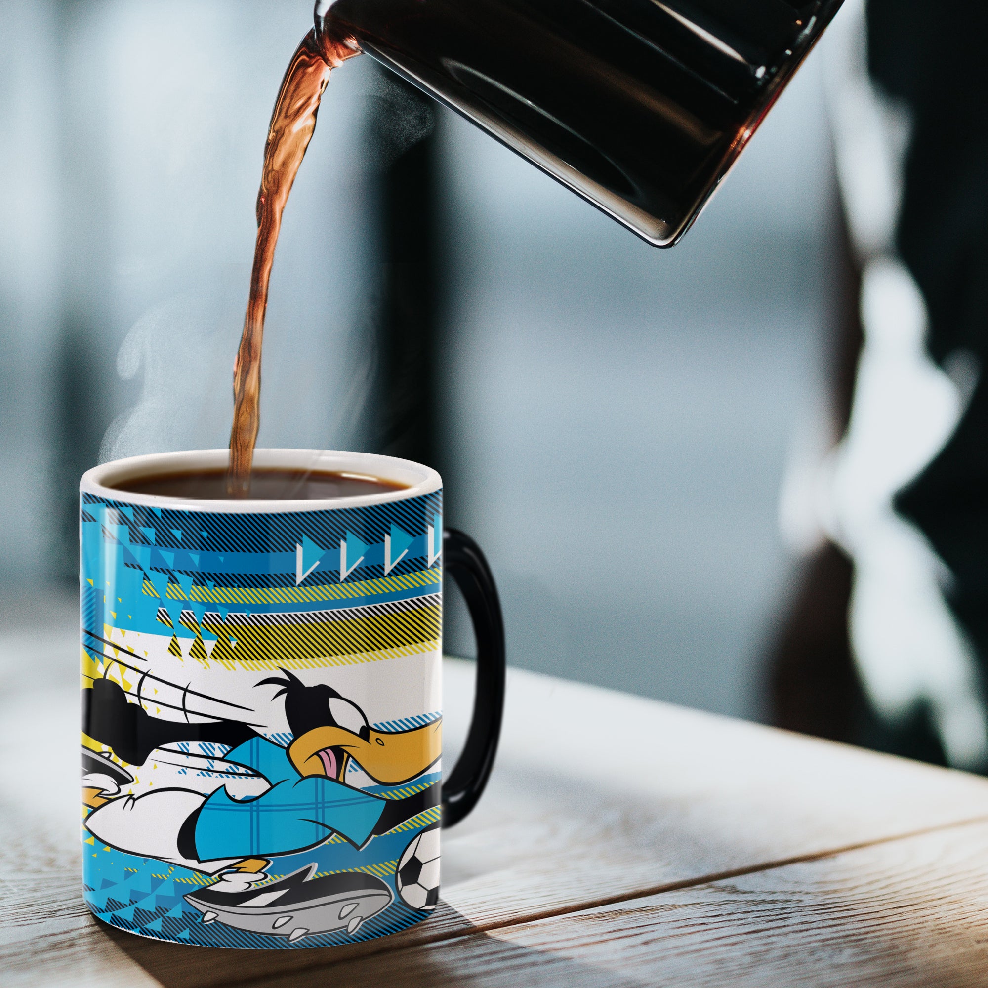 Looney Tunes (Team Argentina Soccer - Daffy Duck) Morphing Mugs® Heat-Sensitive Mug MMUG1474