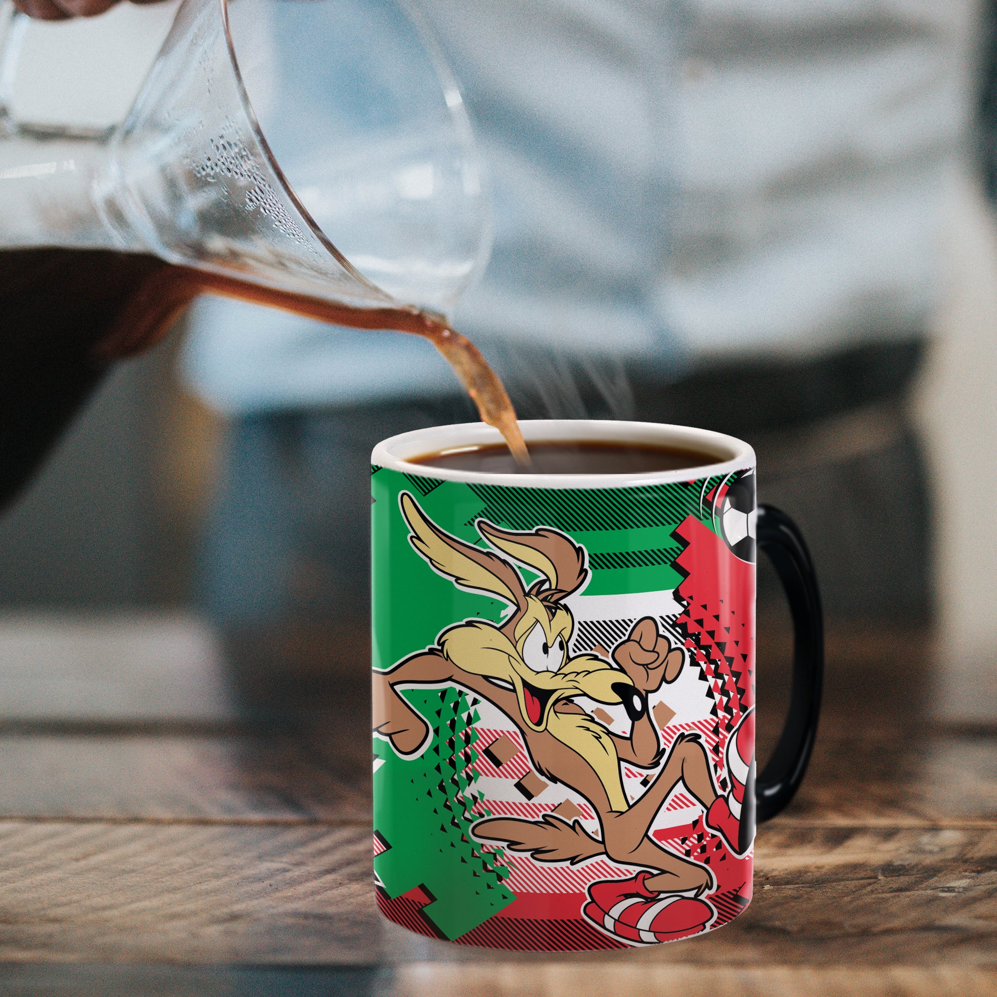Looney Tunes (Team Mexico Soccer - Wile E. Coyote) Morphing Mugs® Heat-Sensitive Mug MMUG1478