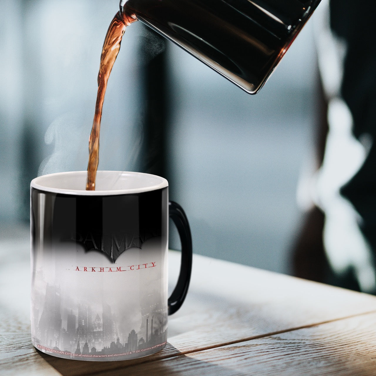 DC Comics (Batman: Arkham City – Batman and Harley) Morphing Mugs® Heat-Sensitive Mug MMUG330