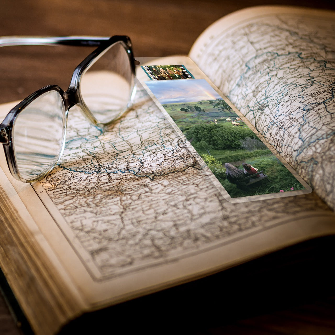 The Lord of the Rings: The Fellowship of the Ring 25th Anniversary (Shire Countryside) FilmCells Bookmark USBM1023