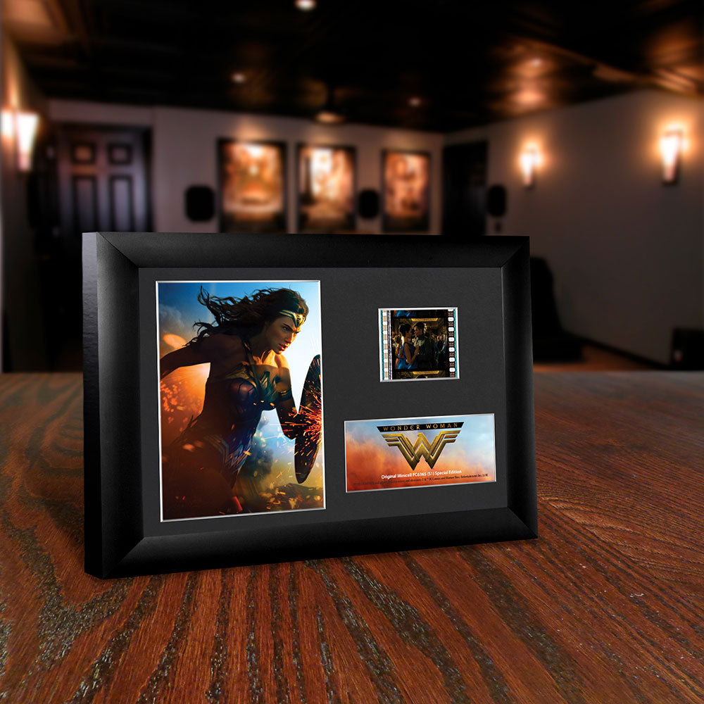 Wonder Woman (Ancient Shield) (S1) Minicell FilmCells Framed Desktop Presentation USFC6365