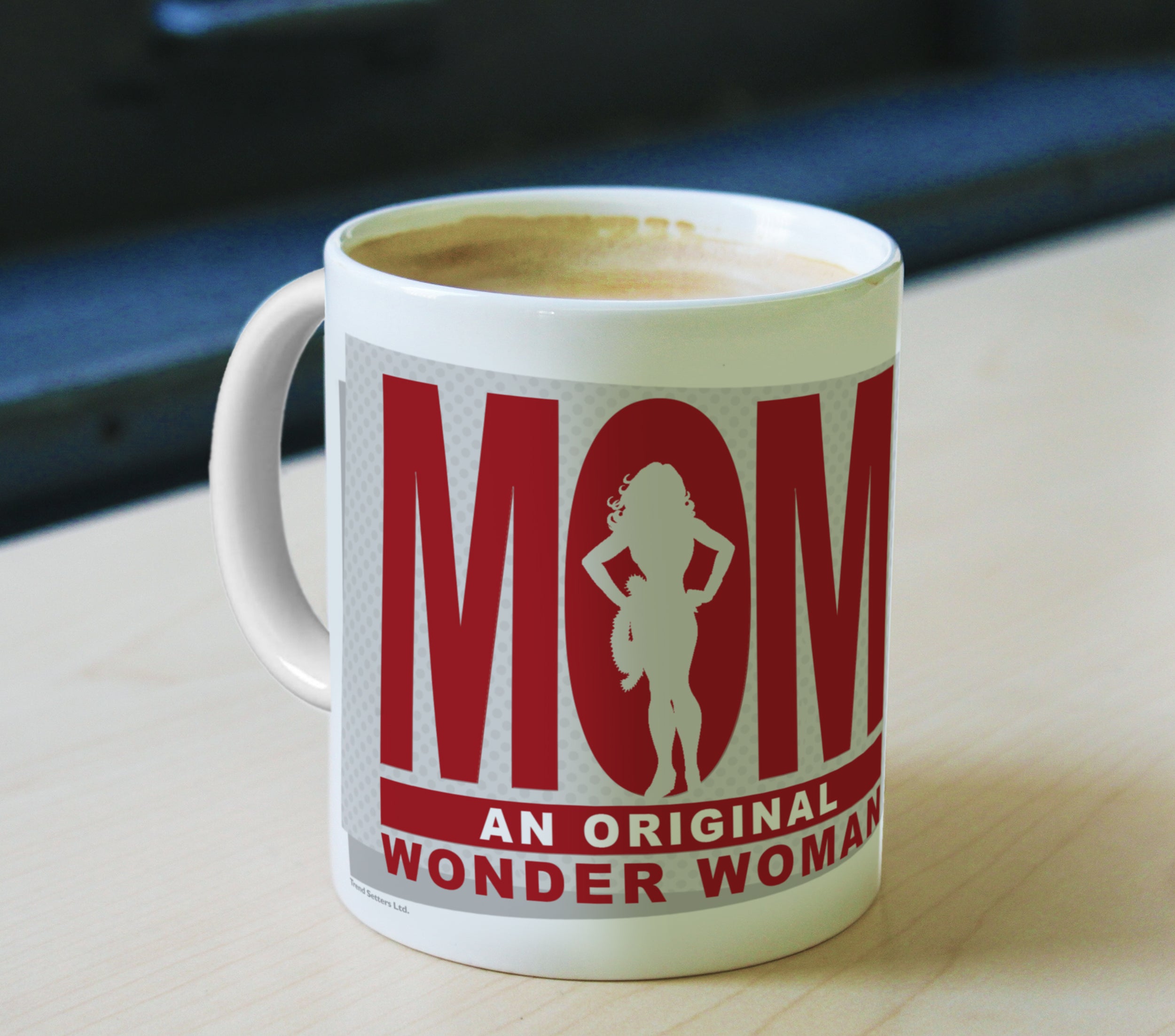 DC Comics (Wonder Woman Mom - An Original Hero) 11 oz Ceramic Mug WMUG800
