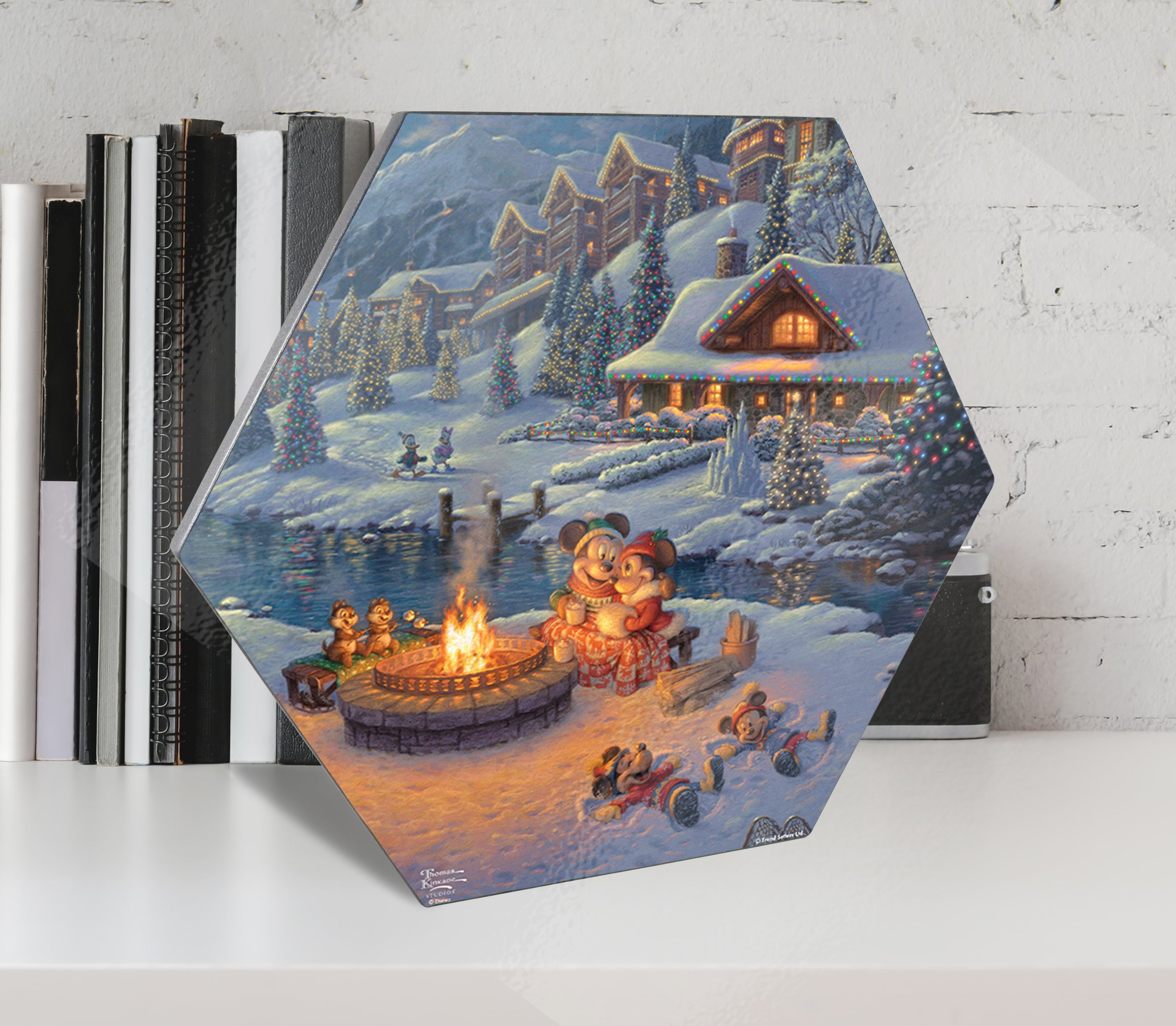 Disney (Mickey and Minnie Christmas Lodge) KNEXAGON® Wood Print WPHEX2690