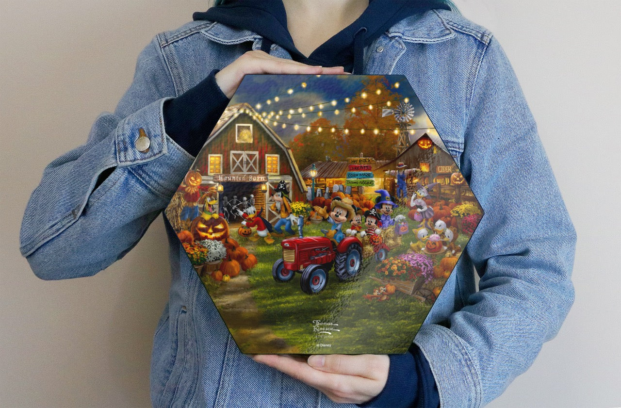 Disney (Mickey and Minnie Pumpkin Festival) KNEXAGON® Wood Print WPHEX3824