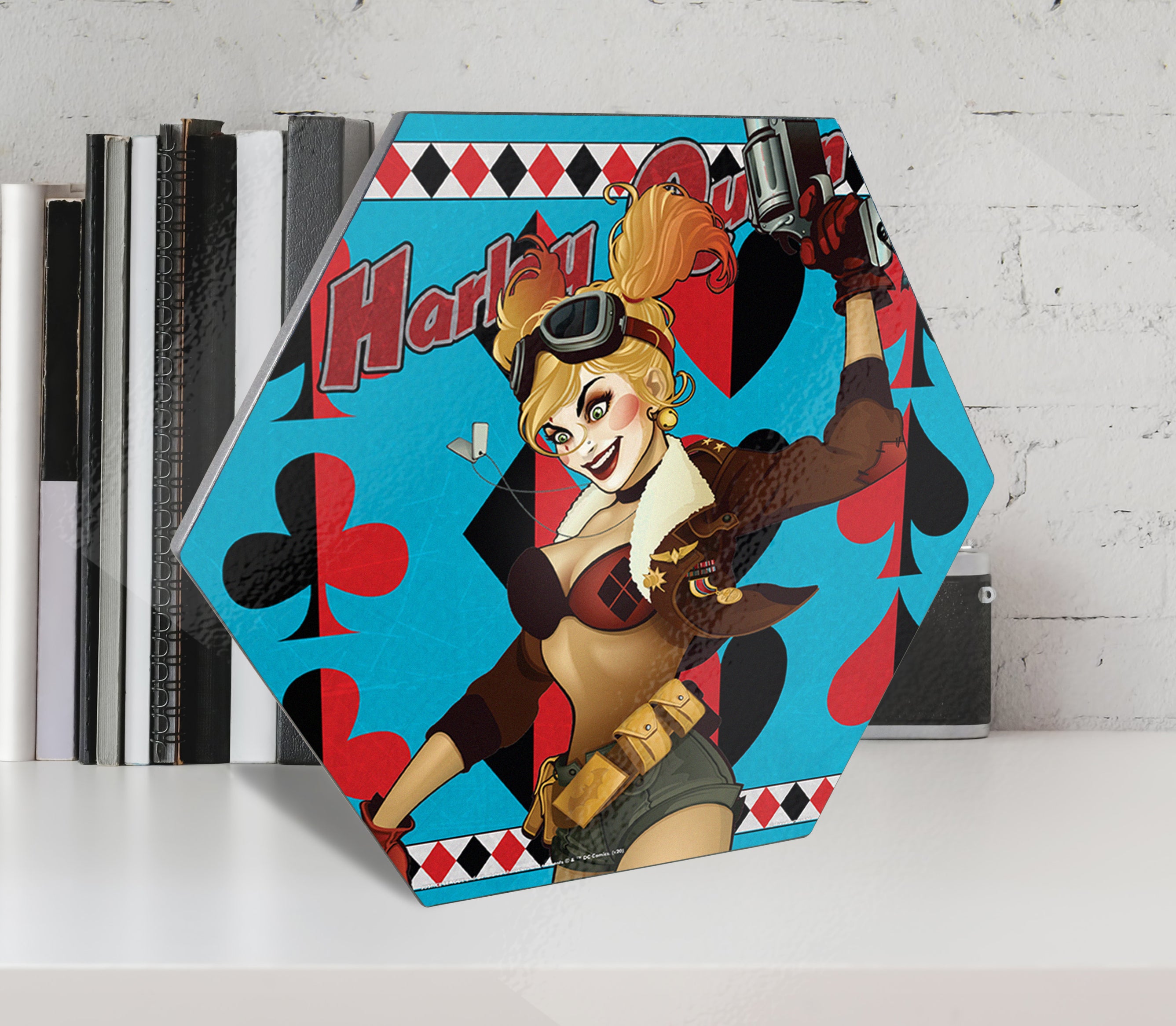 DC Comics (Harley Quinn - Bombshells) KNEXAGON® Wood Print WPHEX4996DCBS