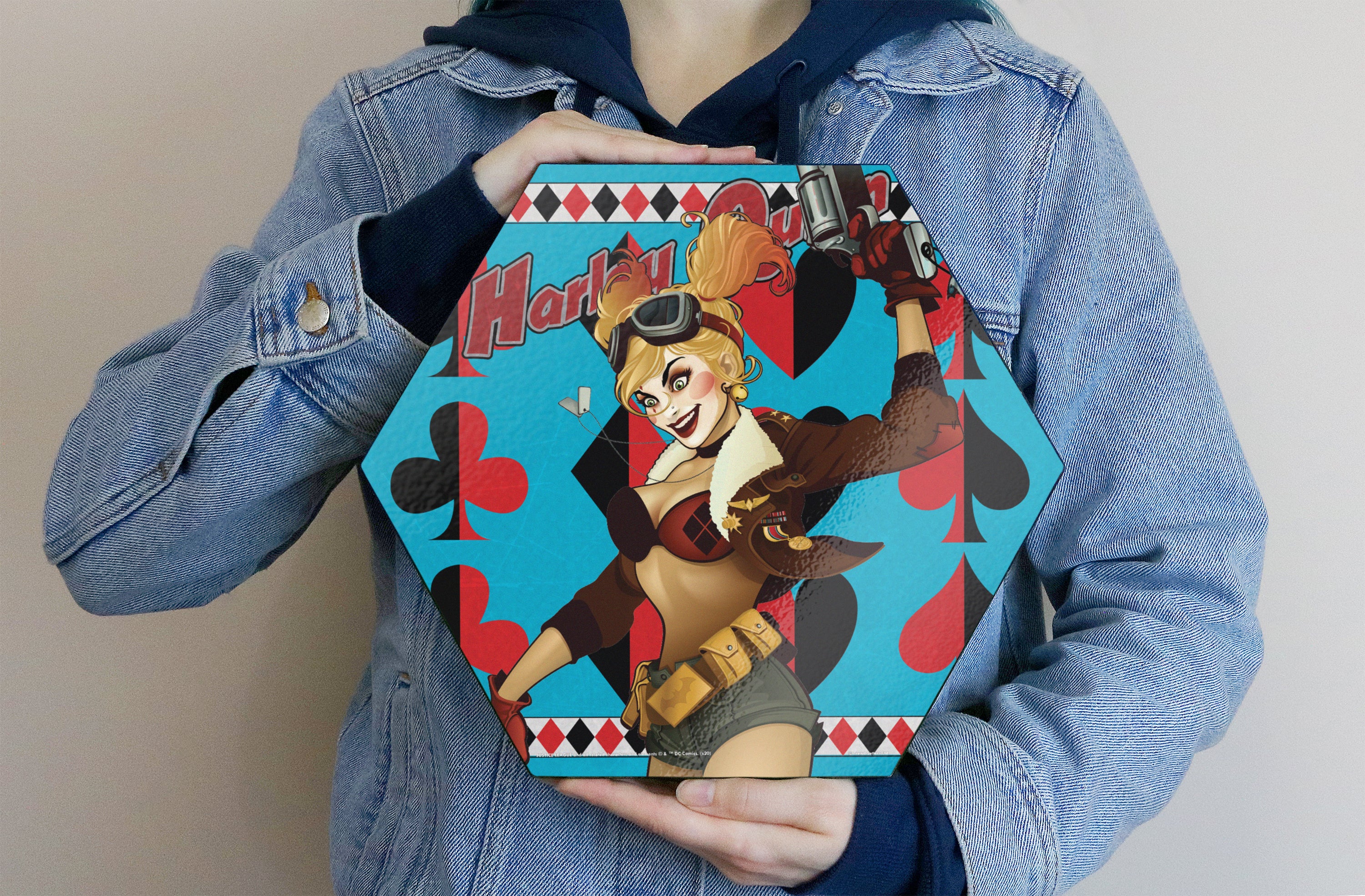 DC Comics (Harley Quinn - Bombshells) KNEXAGON® Wood Print WPHEX4996DCBS