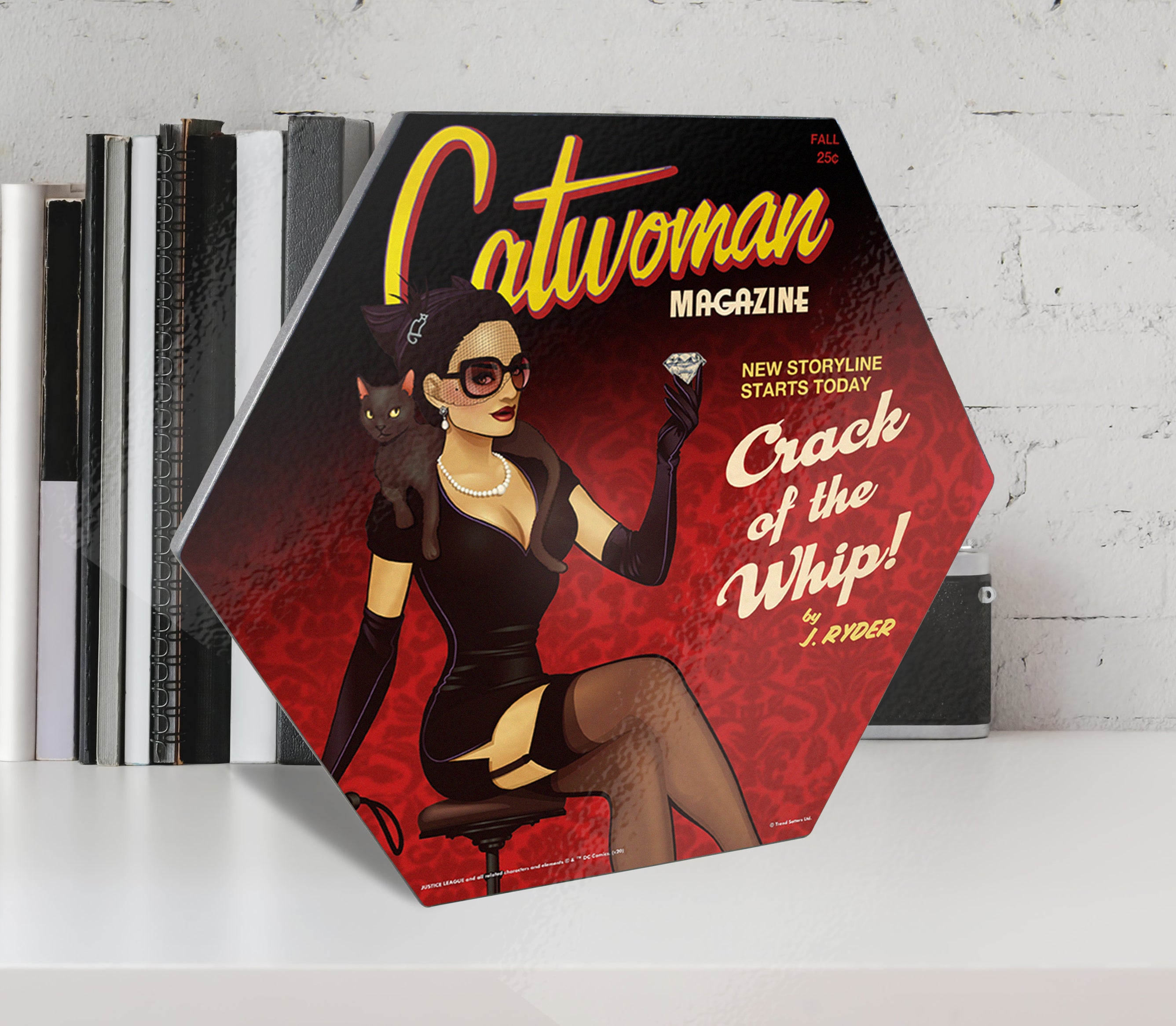 DC Comics (Catwoman - Bombshells) KNEXAGON® Wood Print WPHEX8402DCBS
